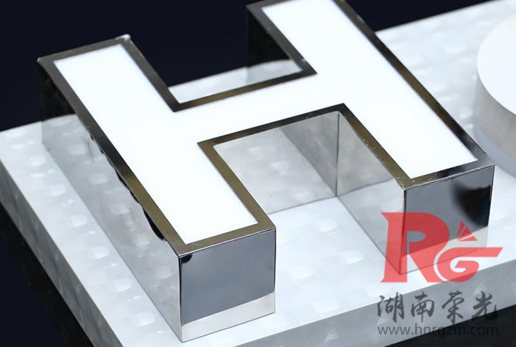 �Lɳ�U߅���P���