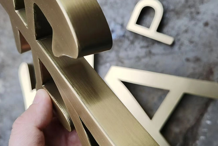 �������w��