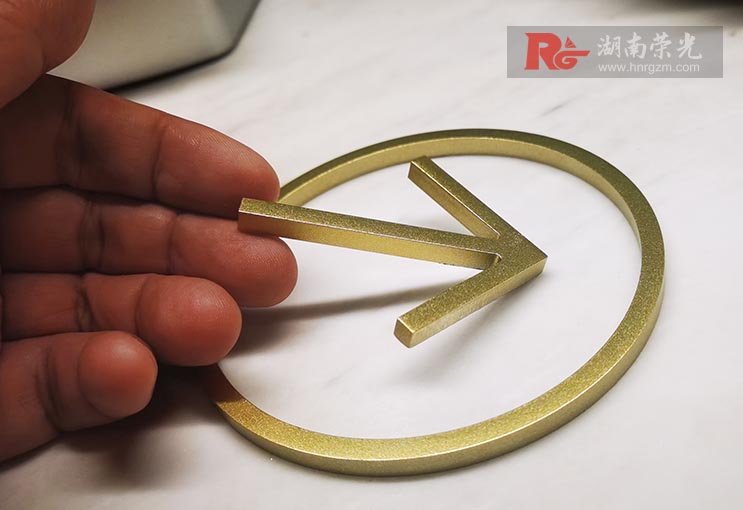 �������w��